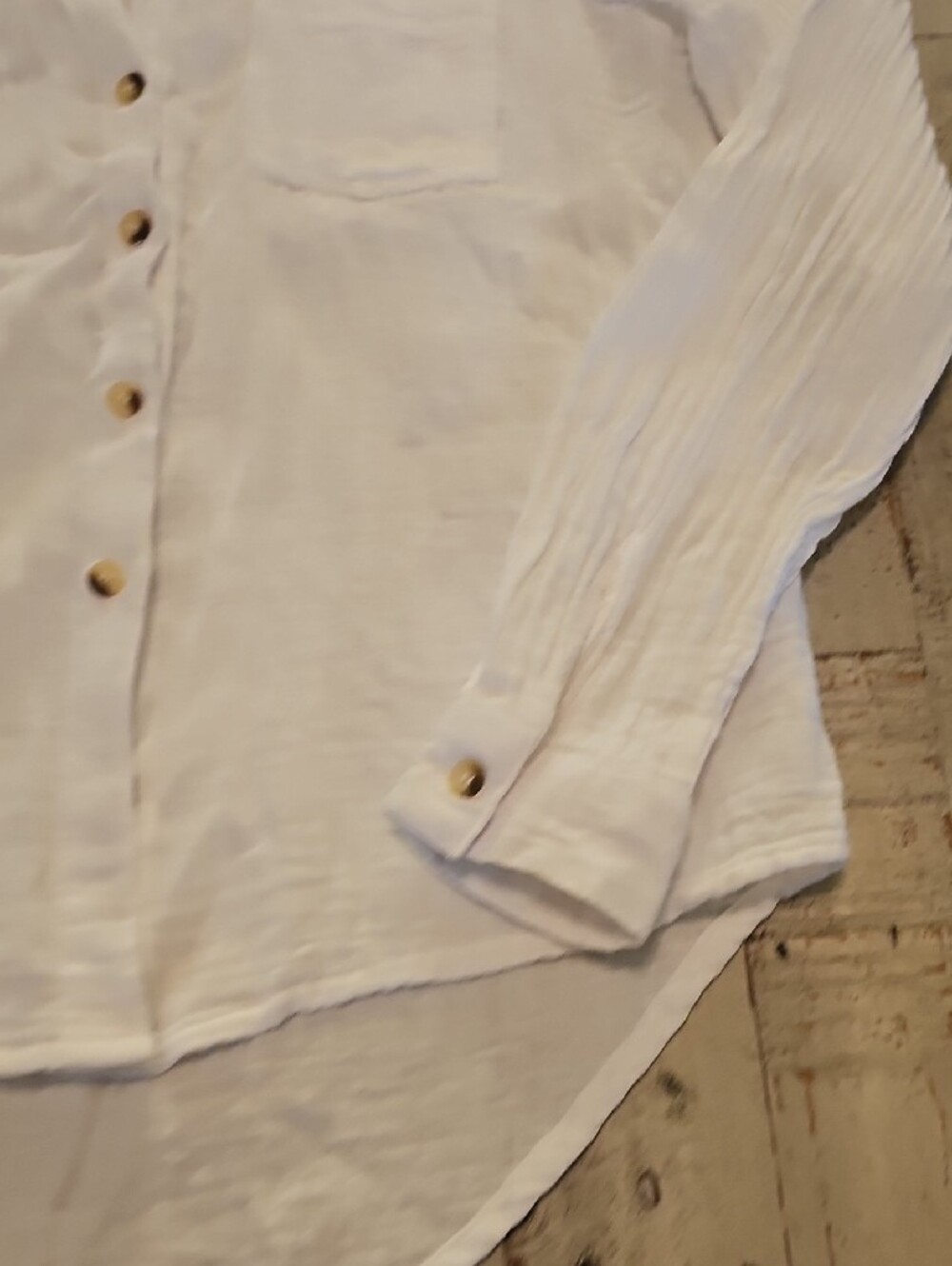 Sim & Sam White Gauzy Button-Down High-Lo Shirt - Picture 4 of 6